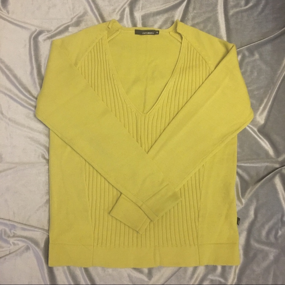 🔴CLEARANCE🔴 V-neck Sweater